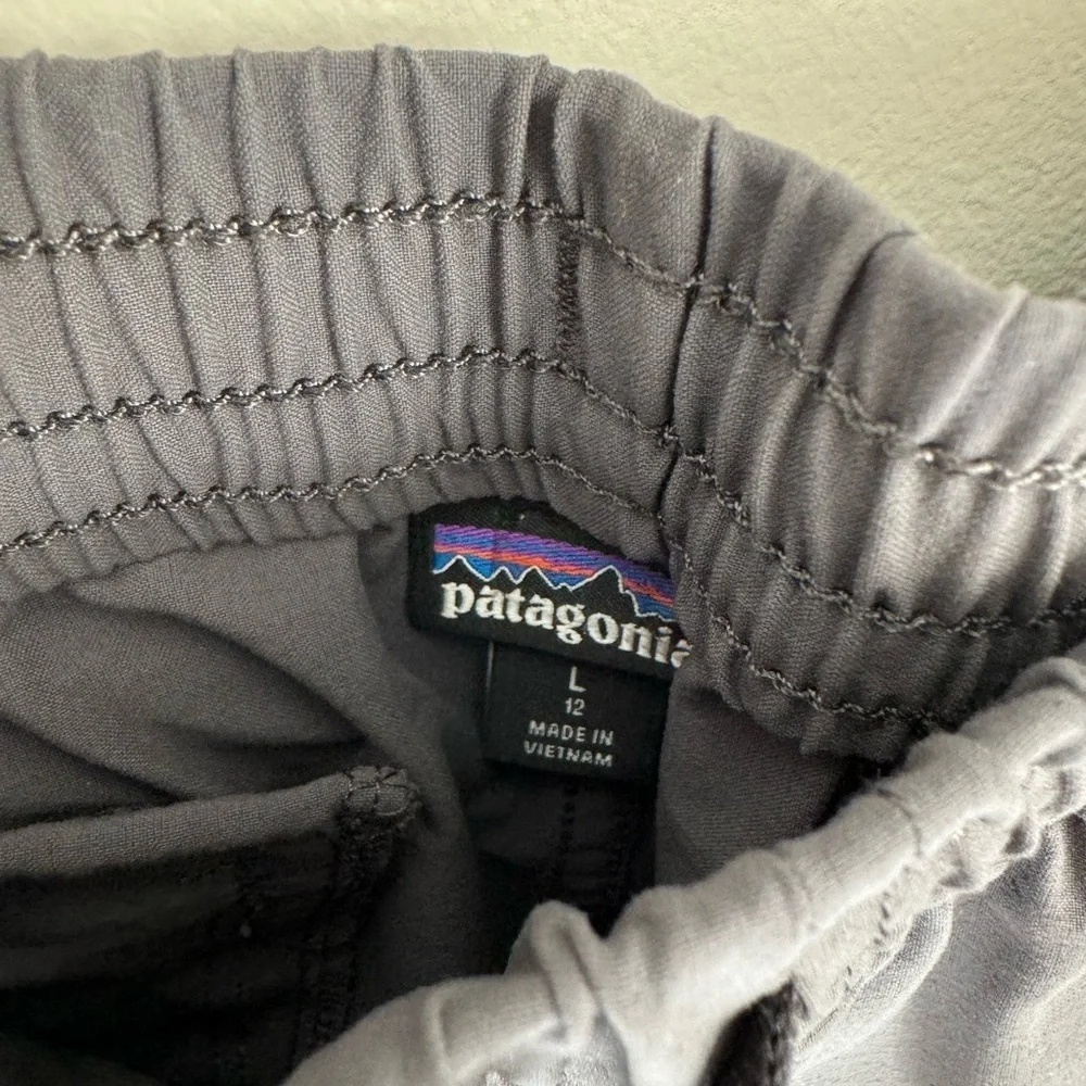 Patagonia Boys Gray Light Weight Jogger Size Large